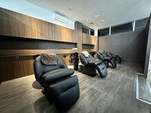 リラックスできるシャンプー台◎キッズスペースもございます！