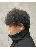 強めのくるくるパーマ