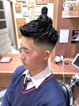 フォーコーナーズ(Four Corners) フェザーアップ/スキンフェード/バーバー/刈り上げ