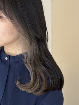 ディシェーレローブ(die Schere Lob) グレージュのインナーカラーでイメチェン!