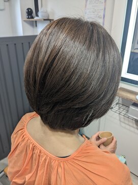 ザバックステージ(THE BACK STAGE) 艶髪×明るめ白髪ぼかし×ショートカット