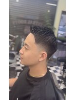 ケーエムシーセントラルルーツ(KMC Central Roots) スキンフェードフェザーアップ