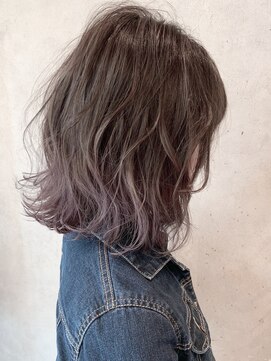 イール(iIIL) 【iIIL hair lounge】外ハネミディ透け感グラデーション
