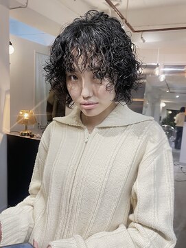 丹 ショートボブ　ハードパーマ