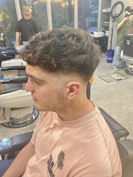 フランクスバーバーリザーブ 人形町店(FRANK’S BARBER RESERVE) ロースキンフェード