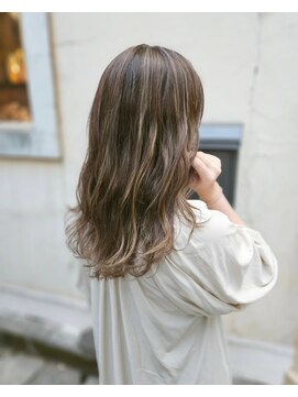 サーティーン(THIRTEEN) 大人可愛い♪ハイライト☆veganブリーチ《30代》
