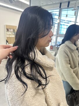 ナビバイケンジ(NaVI by KENJE) 赤みなし暗髪艶カラー×顔まわりカット♪