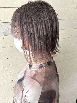 ルノン フィージュ(LUNON fieju) ホワイトシルバー/Wカラー/ブリーチカラー/切りっぱ外ハネボブ