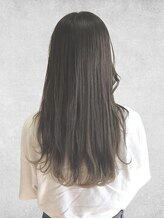 ふくぷく 透明感グレージュ長めバングナチュラルカラーフェミニンロング