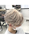 ローライト/デザインカラー/ホワイトベージュ/フェザーショート