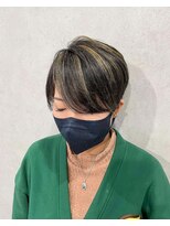 イト(ito) 刈り上げショート金メッシュ