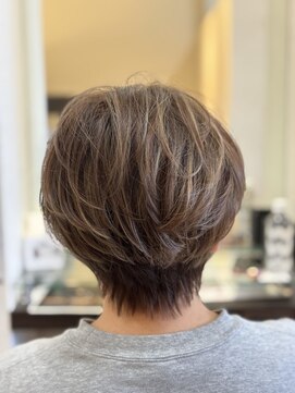 レーブ バイ ファースト 岩切店(reve by first) 白髪ぼかしハイライト×コンパクトショートボブ