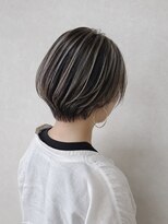 ウル(ulu)&nbsp;ショートボブ　白髪ボカシハイライト　名東区美容室ケアブリーチ