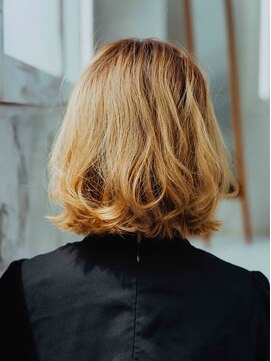 イコール バイ プロデュース 町田駅前店(equal by Produce) ぱつっとボブスタイル