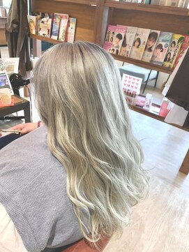 ラトット(Latot) ロングウェーブアッシュミルクティー