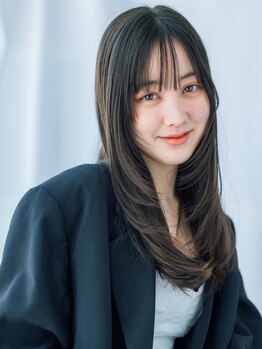 ウルカ 浦和美園(ulQua)の写真/”ノンアルカリ縮毛矯正”で思わず触れたくなる艶髪に。髪質改善で忙しい朝も時短！