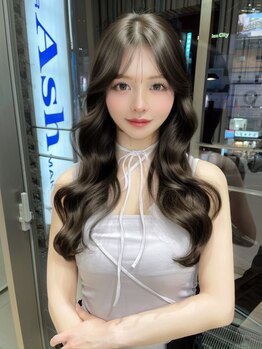 アッシュ 池袋店(Ash)の写真/Ash池袋のスタッフがお客様に合ったダメージを改善できる厳選されたトリートメントだけを使用！