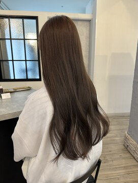 ヴィサージュバスク(VISAGE ba.s.k) 透明感グレージュで叶える肌映えカラー◎