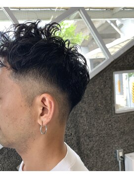 ブッディ(BDY) パーマと合わせて男臭く☆フェードスタイル