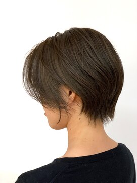 クオリス 上板橋店(QUALIS) 大人女子耳かけショート/ショートボブ/丸みボブ/ブルーアッシュ