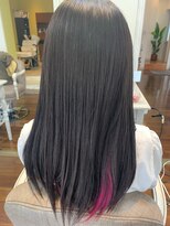 ジウ 上通り(JIU)&nbsp;10代20代30代黒髪暗髪ナチュラル×ビビッドインナーカラー