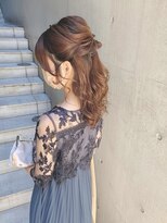 ディア(.eer)&nbsp;ナチュラル可愛い // 愛されハーフアップ × ねじり編み込み