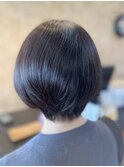 大人可愛い抜け感ショートレイヤーネイビーアッシュ