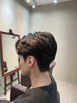 ステージ(STAGE)&nbsp;ダウンパーマ　韓国メンズヘア　センターパート　カルマパーマ