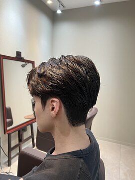 ステージ(STAGE) ダウンパーマ　韓国メンズヘア　センターパート　カルマパーマ