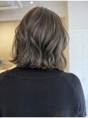 透明感オリーブアッシュグレージュ切りっぱなしボブヘア