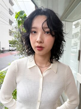 ロライマ 中目黒(roraima) 黒髪パーマミディアム/カーリー/センターパート