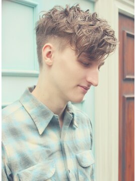 ジジバイワースホワイル(jiji by WORTH WHILE) 刈り上げセンターパートサーフカールフェザーパーママレットヘア