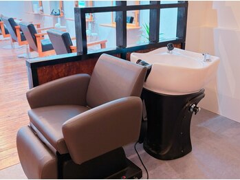 アール(R)の写真/くつろぎ空間でゆったり落ち着いた時間を…。少人数だからこそできる丁寧な接客と高技術をご堪能ください。