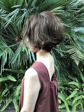 カルヴィナ(CALVINA) 【CALVINA]ショートボブ カーキグレージュ