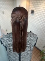 フェリーチェ(Felice)&nbsp;カチモリハーフアップ　タイトヘア　韓国ヘア　ハーフアップ