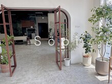 ソピ 名古屋名駅(sopi by invitation)の雰囲気（植物が出迎えてくれる、広々とした開放的なスペース）