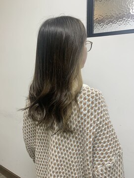 ガルボ ヘアー(garbo hair) ブリーチ 10代 20代 イヤリングカラー オリーブベージュ