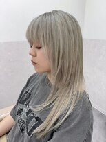 サロウィン 那覇店(SALOWIN)&nbsp;ロングのホワイトシルバー