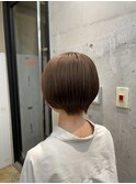 美シルエットショート×柔らかブラウン