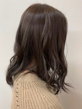 マノアマノ(mano a mano)の写真/話題沸騰の"イルミナカラー"導入♪ダメージレスでも綺麗な発色、透き通るような柔らかな色を体験して…☆