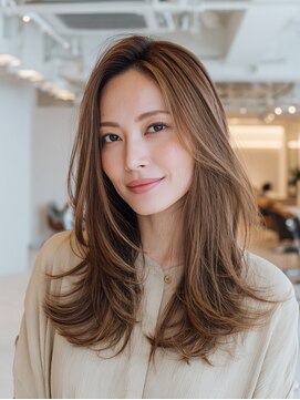 トリッカ 代官山(tricca) 大人ロングレイヤー/白髪ぼかし/透明感カラー/ツヤ髪/小顔カット