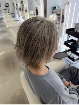 ヘアーアンドエステティック ヴェリス(hair&esthetic Velis) 【Velis】スモーキーアッシュベージュショート♪