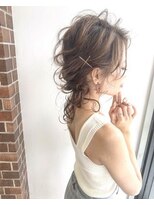 ニド(2do)&nbsp;くるりんぱ後れ毛アレンジ