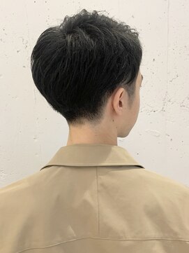 ハチジュウイチプラスワン 神楽坂(81+1) 骨格矯正刈り上げショート