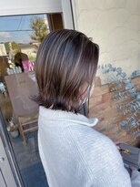 シー 岡崎(,SHE)&nbsp;前髪/ウルフ/マチルダボブ/ピンクベージュ/インナーグレージュ