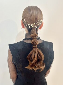 ヘアセット&メイク専門店 カスミ(Kasumi) 個性派タイトポニーテール