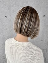 アル あびこ(aru.) 【白髪ぼかし】立体感ハイライト×まとまる艶髪大人ボブ