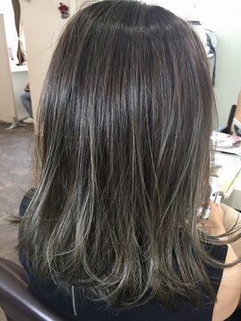 アリア トータルビューティー(Aria total beauty) 外国人風ハイライトグラデーション