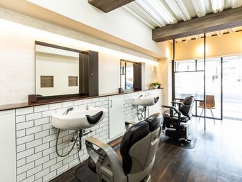 バーバーナナロク(barber76)の写真/【板宿駅4分/21時まで営業】《カット+シェービング(眉カット付き)+シャンプー¥4000》完全マンツーマン施術