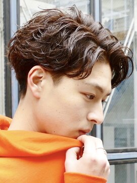 ウェイビーエフティフィフス 横浜西口(WAVEY ft.fifth) センターパートメンズマッシュパーマニュアンスパーマ刈り上げ